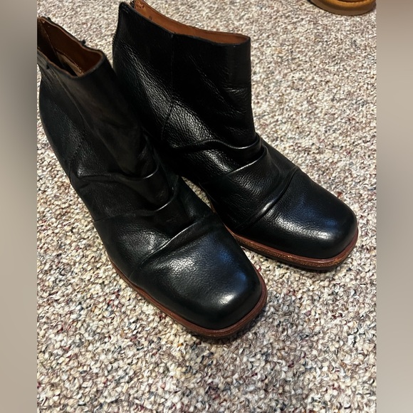 Kork-Ease Black Leather Women’s Boots - Picture 2 of 3